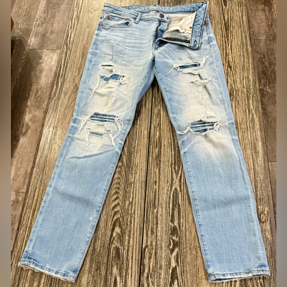 Men’s American Eagle Outfitters distressed “cozy air flex” jeans